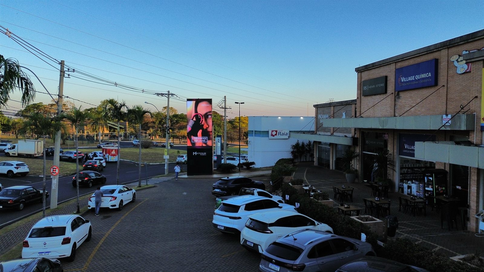 Super Painel digital da Multicolor em frente ao Village Damha em São José do Rio Preto